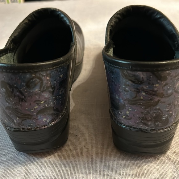 Dansko Shoes - Picture 5 of 9
